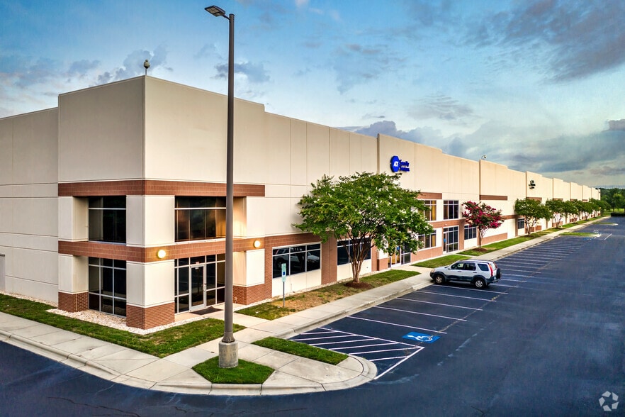 More Photos Of 2530 Whitehall Park Dr, Charlotte Distribution For Lease