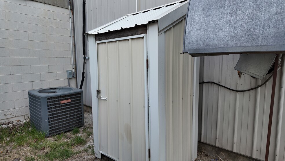 More Photos Of 5467 N Main St, Joplin Freestanding For Sale