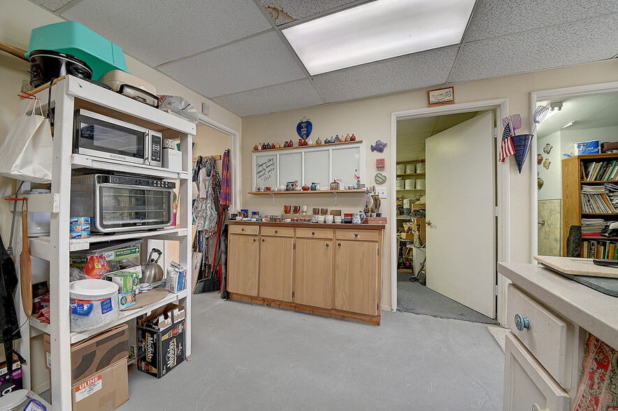 More Photos Of 2715 E 56th St, Long Beach Office For Sale