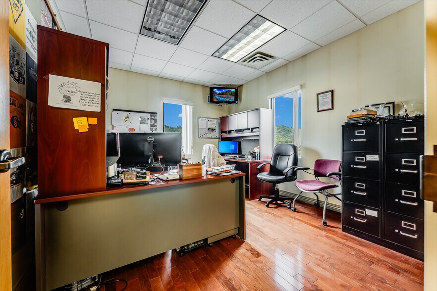 More Photos Of 2050 Winners Dr, Fairmont Auto Repair For Sale