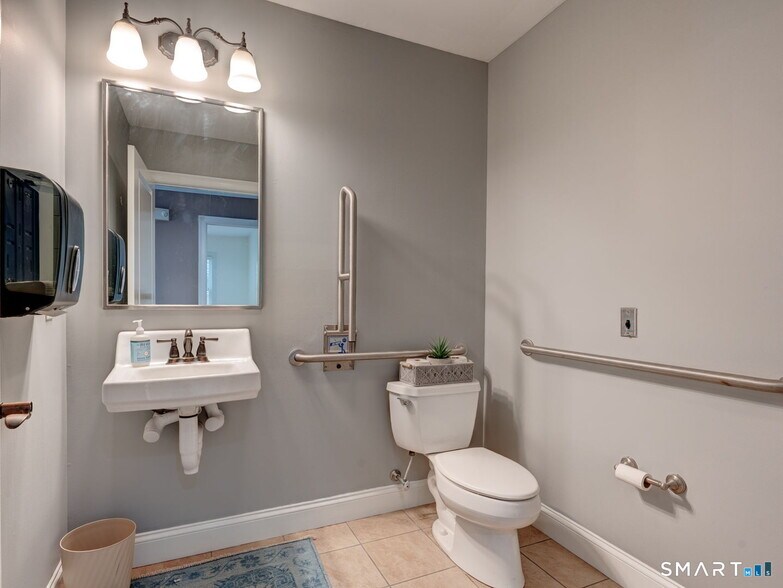 More Photos Of 225 Oakland Rd, South Windsor Office For Sale