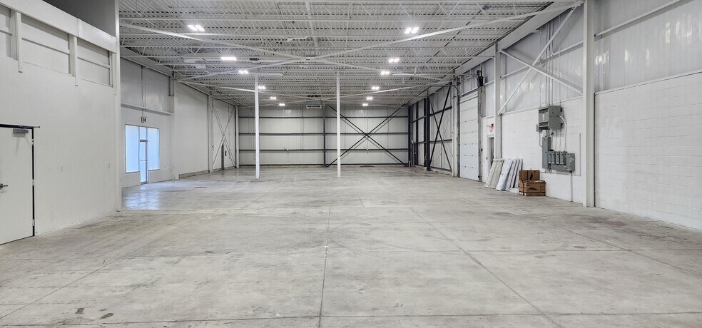 More Photos Of 301 Croft Dr, Windsor Distribution For Sale