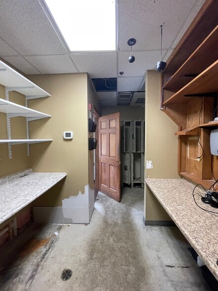 More Photos Of 215 Don Knotts Blvd, Morgantown Office For Lease