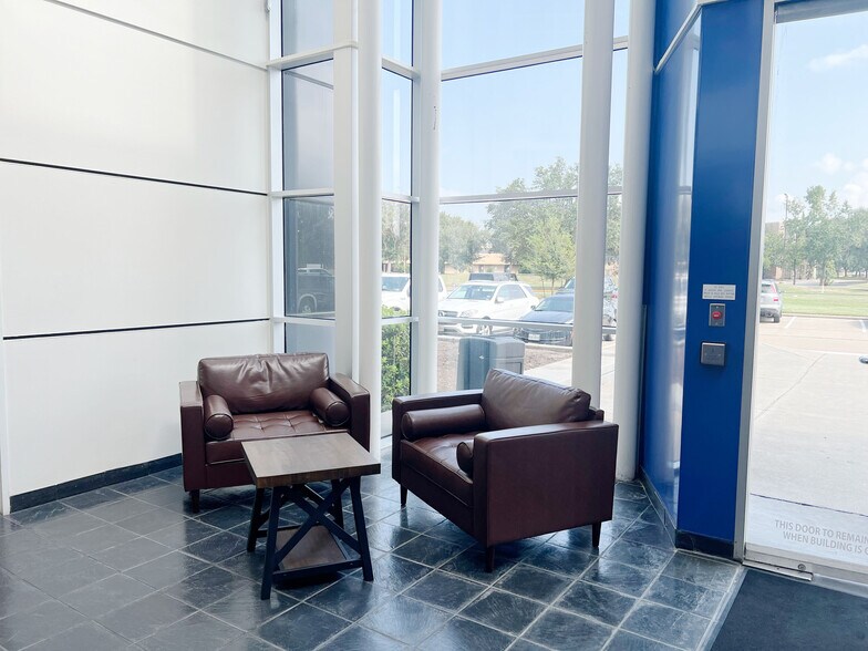 More Photos Of 11301 Fallbrook Dr, Houston Office For Lease