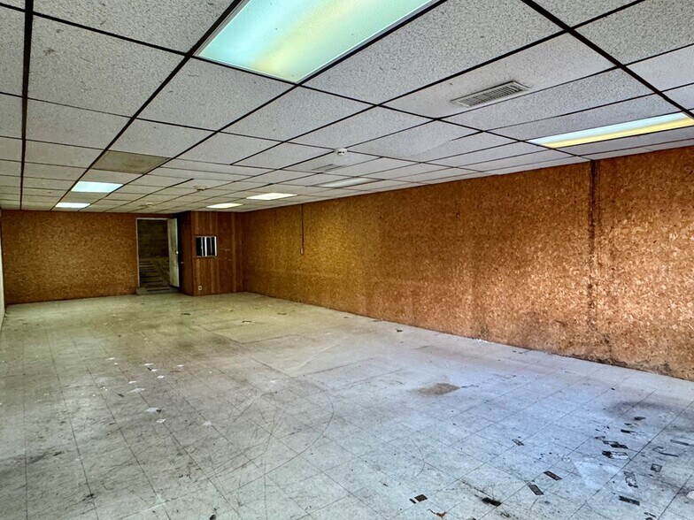 More Photos Of 868 State Route 3 and 12, Hinton Flex For Sale