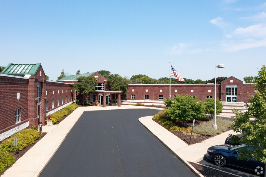 More Photos Of 20611 Watertown Rd, Waukesha Medical For Lease