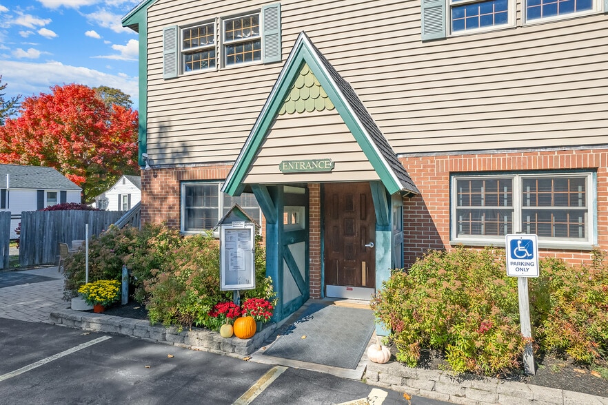 More Photos Of 52 Post Rd, Wells Restaurant For Sale