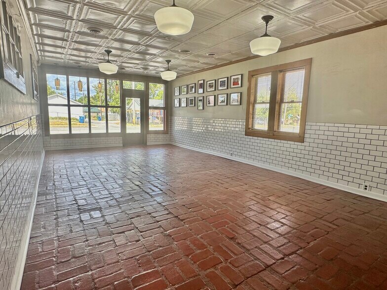 More Photos Of 712 W 20th St, Joplin Restaurant For Sale