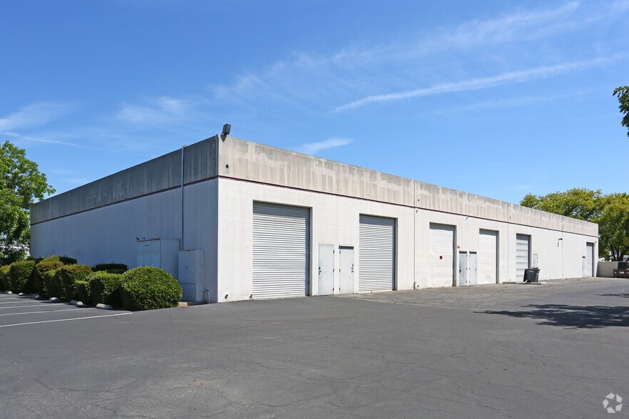 More Photos Of 1821 N Helm Ave, Fresno Warehouse For Lease