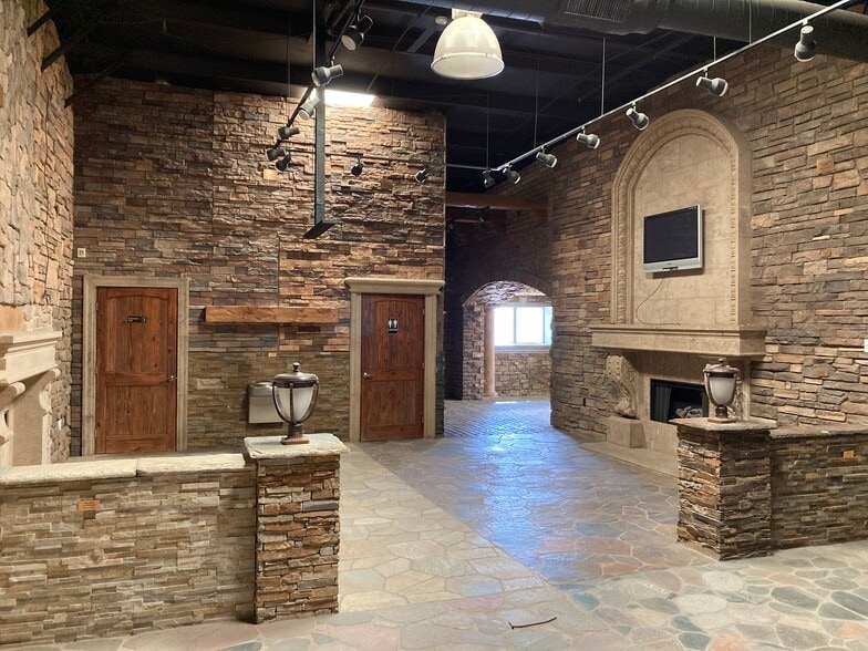 More Photos Of 2601 N Lake Valley Rd, Prescott Valley Warehouse For Lease