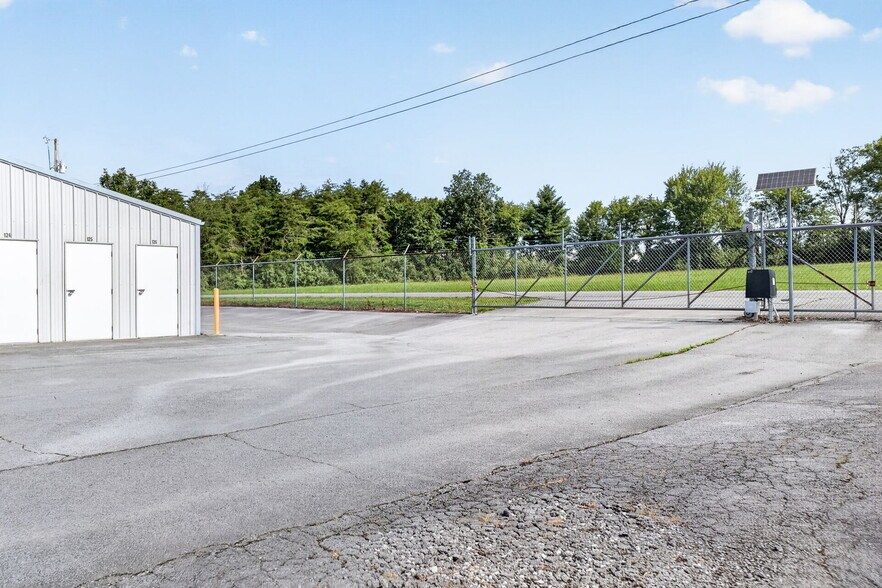 More Photos Of 110 Woodlands Cir, Crossville Self Storage For Sale