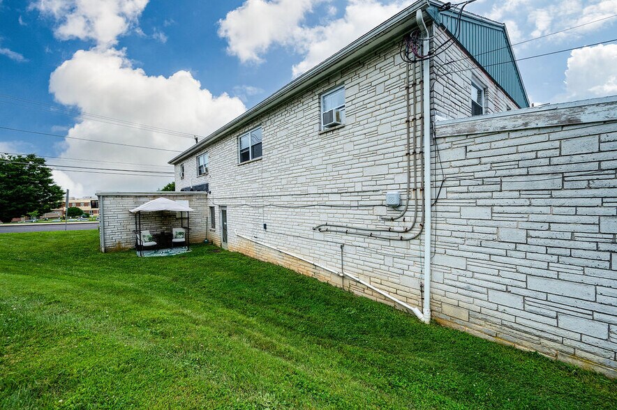 More Photos Of 3631 Kutztown Rd, Temple Storefront Retail Residential For Lease