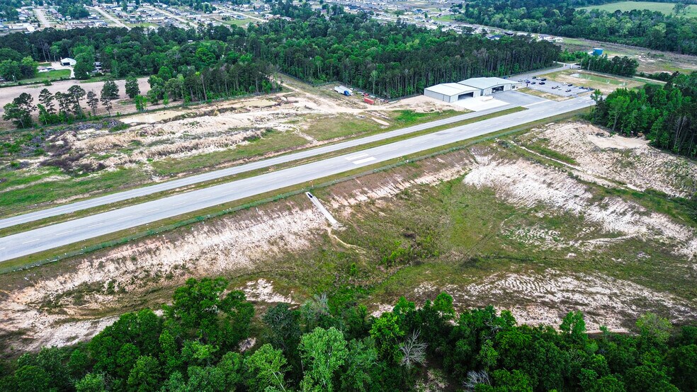 More Photos Of 15900 Schank Rd, Conroe Airport For Sale