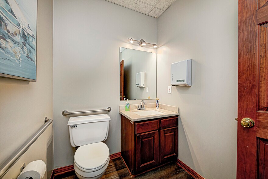 More Photos Of 4582 Northwest Plaza West Dr, Zionsville Office For Lease