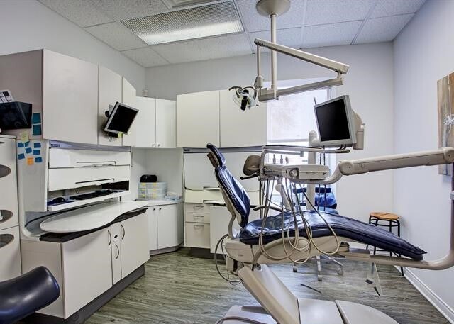 More Photos Of 15700 Boul Gouin O, Montréal Office For Sale