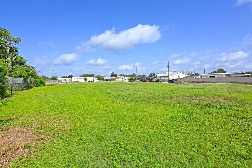 More Photos Of S 2162 S WW White Rd, San Antonio Restaurant For Sale