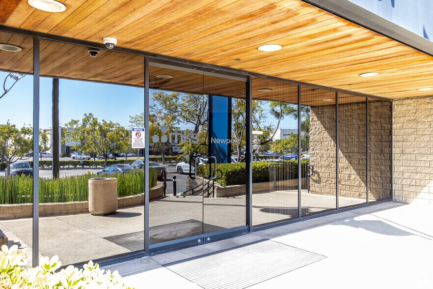 More Photos Of 1791 Deere Ave, Irvine Manufacturing For Lease