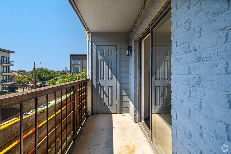 More Photos Of 4919 Belmont Ave, Dallas Apartments For Sale