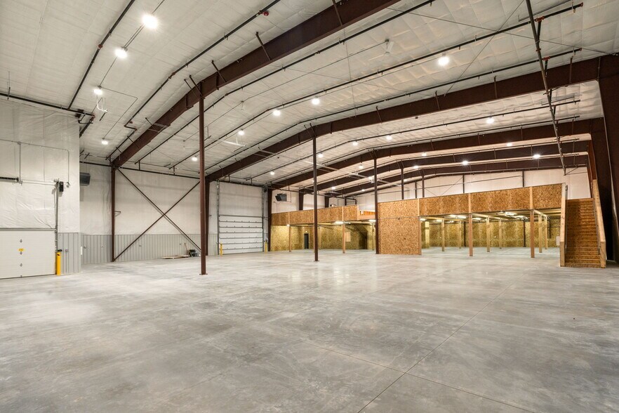 More Photos Of 880 Nicole st, Helena Distribution For Lease