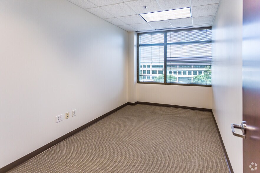 More Photos Of 3175 Lenox Park Blvd, Memphis Office For Lease