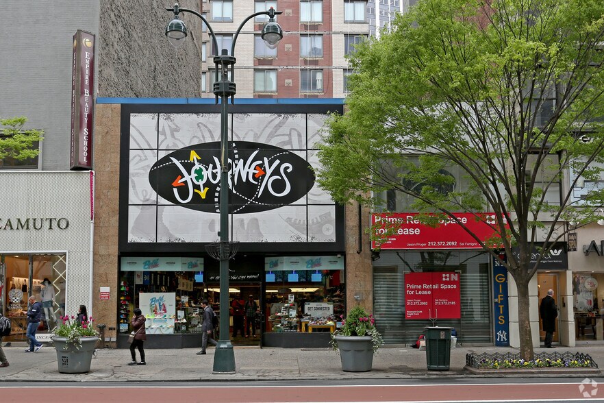 More Photos Of 32-34 W 34th St, New York Department Store For Lease