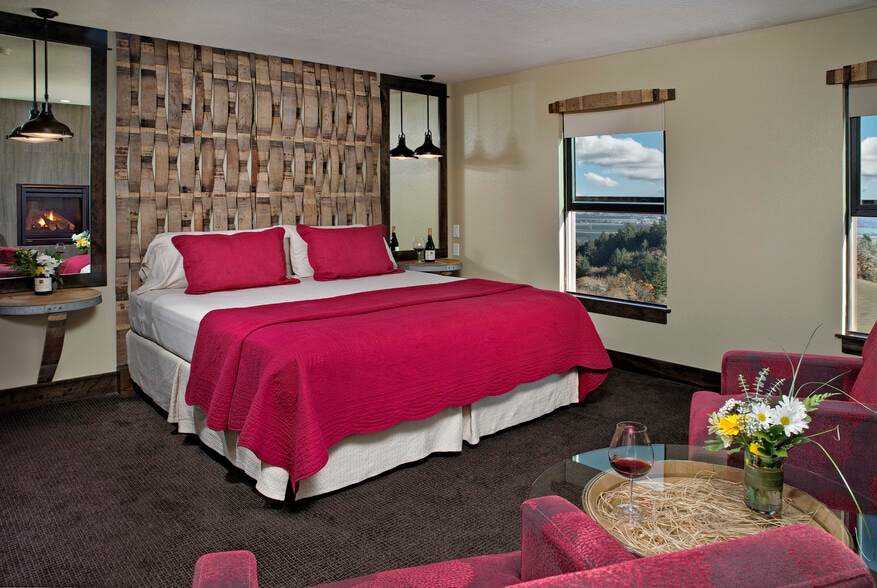 More Photos Of 10660 SW Youngberg Hill Rd, Mcminnville Hotel For Sale