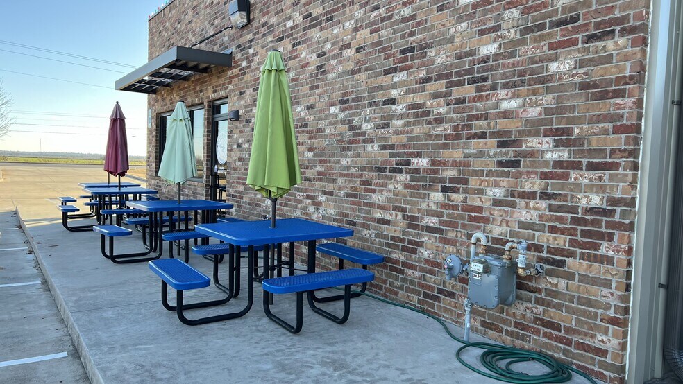 More Photos Of 1107 NW 32nd St, Newcastle Restaurant For Sale