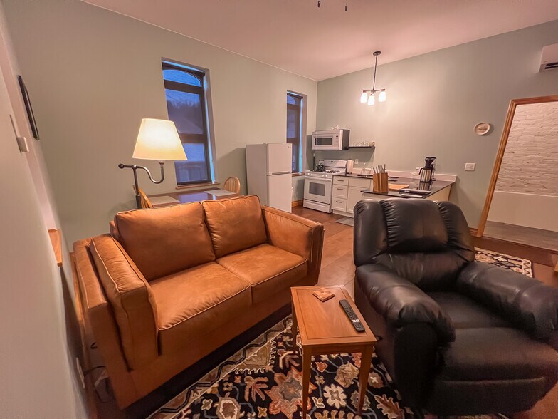 More Photos Of 201 N Main St, Elkader Flex For Sale