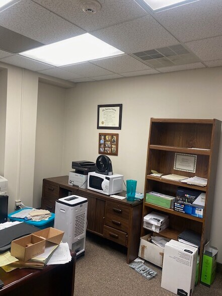 More Photos Of 20 Walnut St, Wellesley Office For Lease