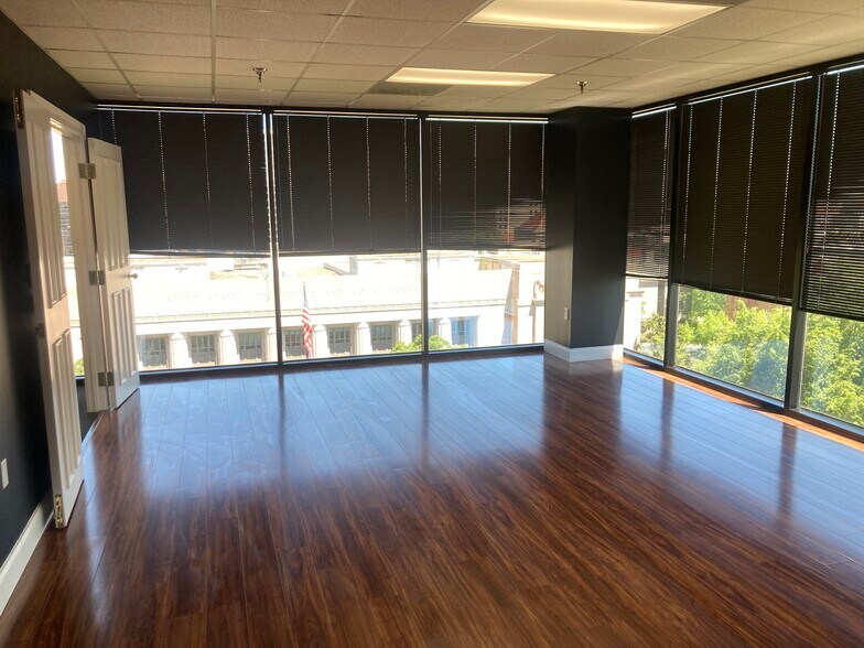 More Photos Of 550 W Main St, Knoxville Office For Lease