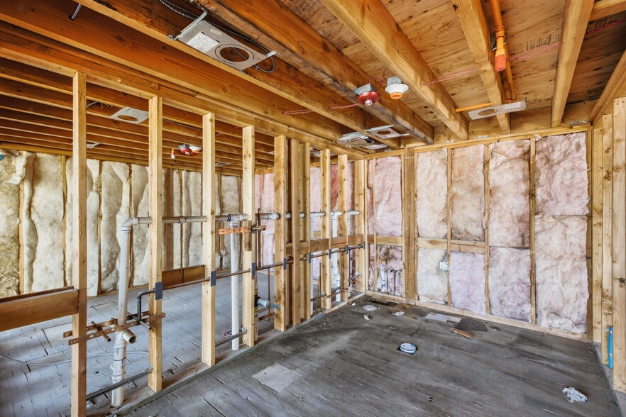 More Photos Of 1623-1633 19th St, Bakersfield Freestanding For Lease