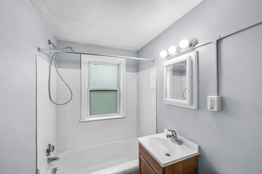 More Photos Of 282-284 Suffolk St, Holyoke Apartments For Sale