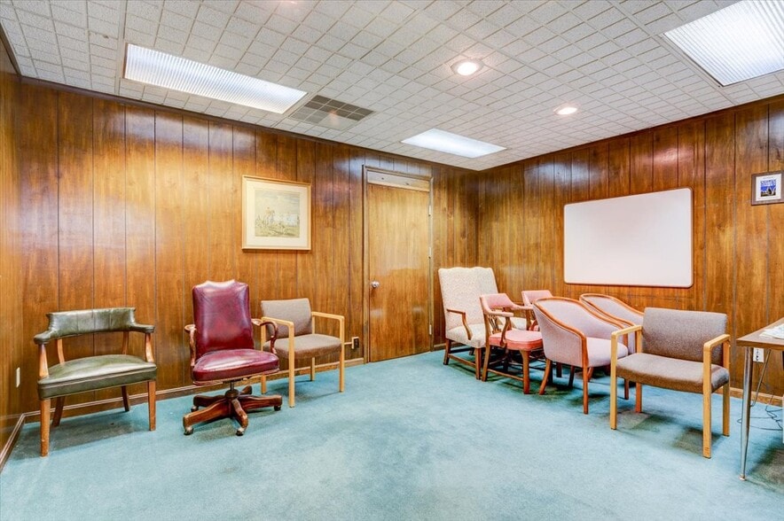 More Photos Of 100 W Antietam St, Hagerstown Office For Lease