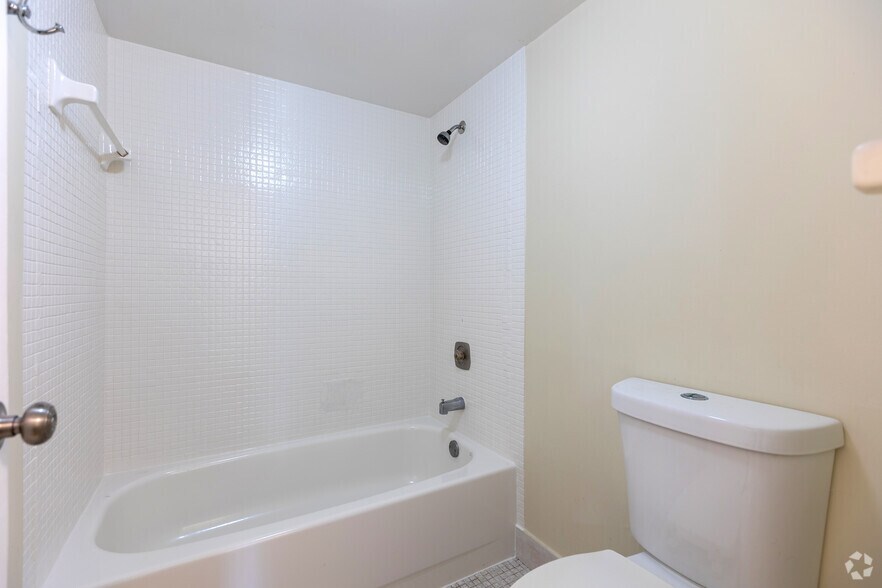 More Photos Of 750-770 NE 195th St, Miami Apartments For Sale