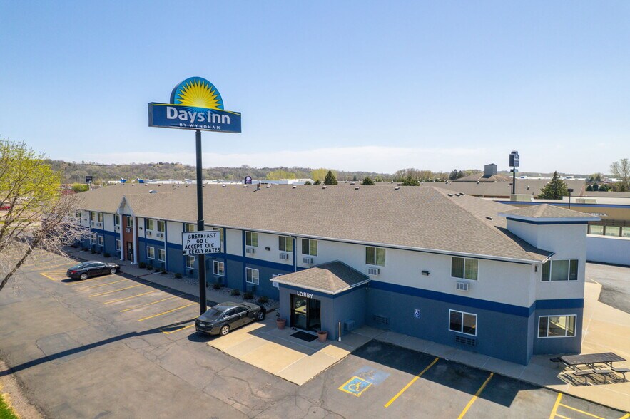 More Photos Of 3000 Singing Hills Blvd, Sioux City Hotel For Sale