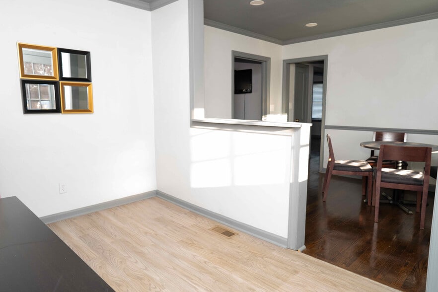 More Photos Of 232 SE Powers Ferry Rd, Marietta Office For Sale