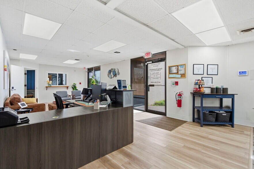 More Photos Of 1331 N Stewart Ave, Springfield Medical For Sale