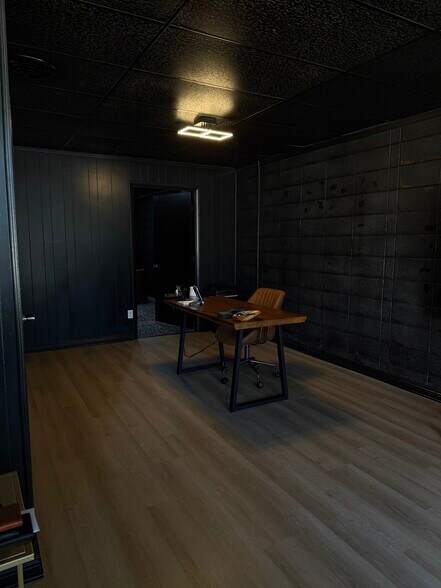 More Photos Of 2053 S Waverly Ave, Springfield Office For Sale