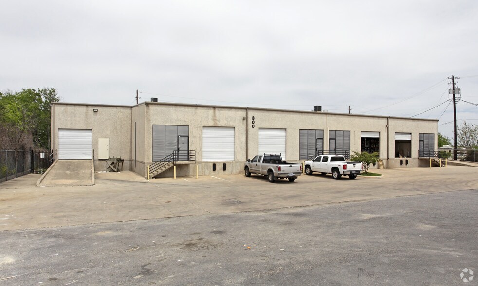 Primary Photo Of 404 W Powell Ln, Austin Warehouse For Lease