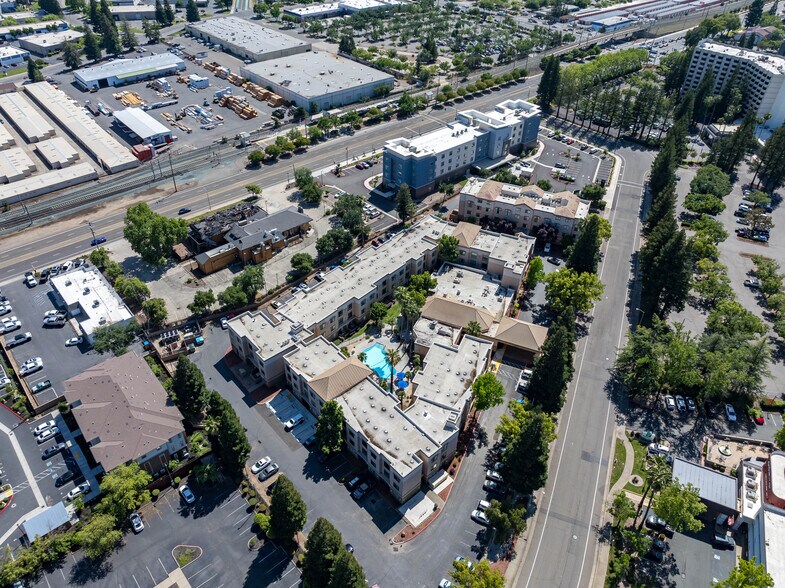 More Photos Of 11260 Point East Dr, Rancho Cordova Apartments For Sale