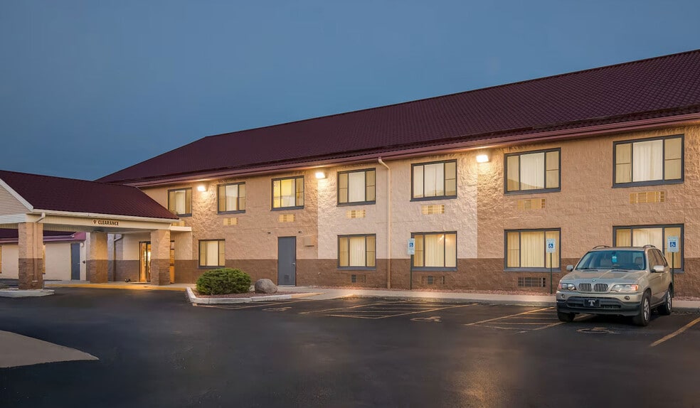 More Photos Of 910 S Sylvania Ave, Sturtevant Hotel For Sale