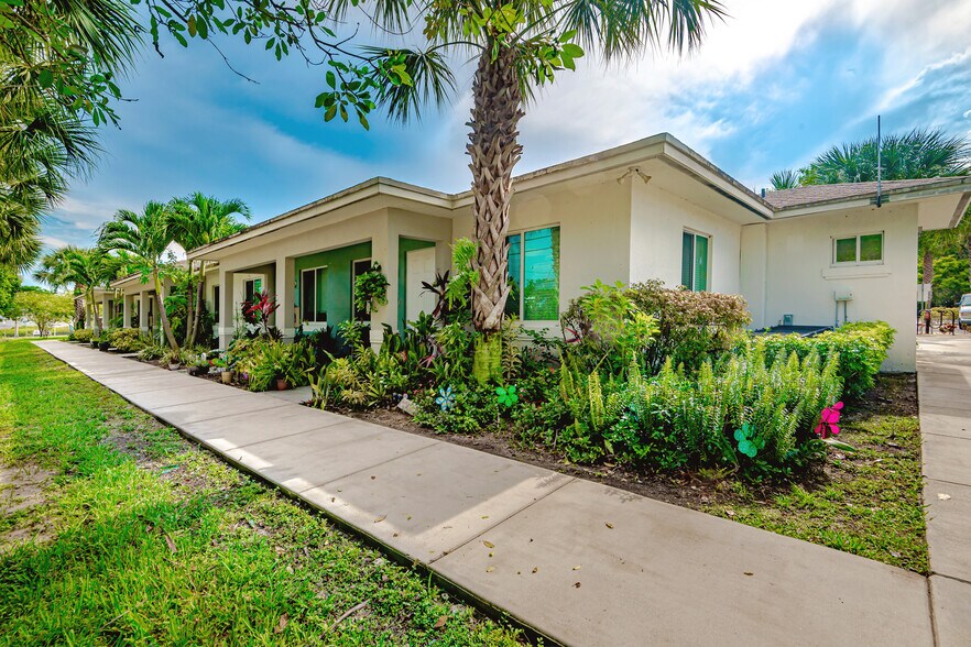 More Photos Of 20690 NW 27th Ave, Miami Gardens Multifamily For Sale