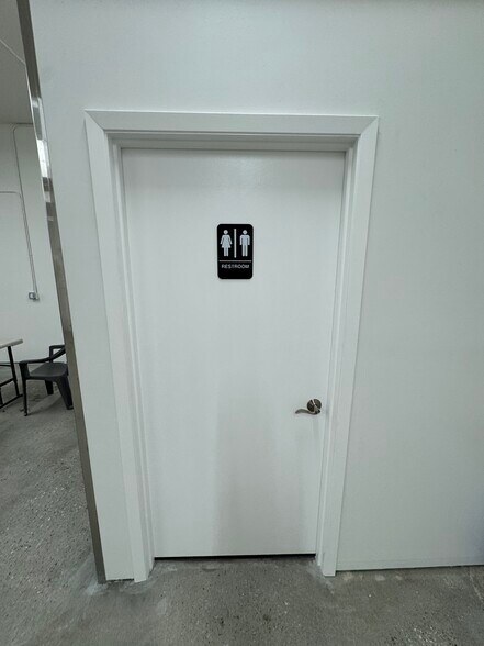 More Photos Of 3225 S Cushman St, Fairbanks Storefront For Sale