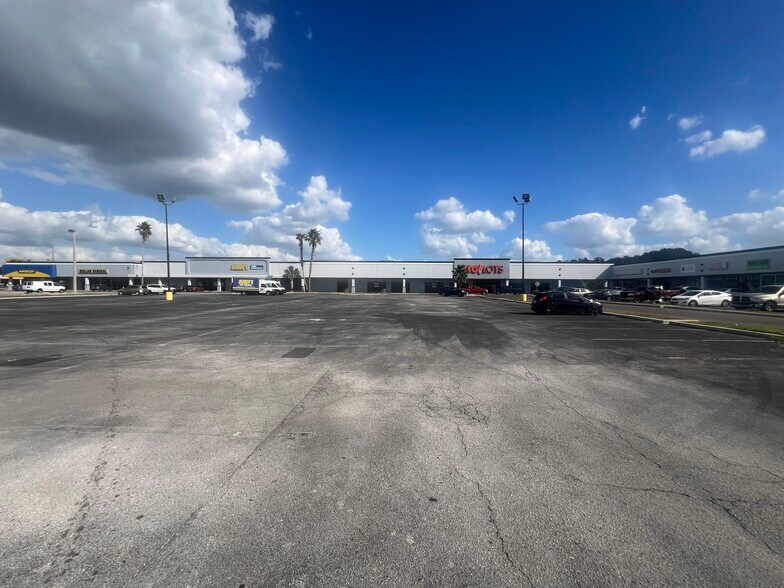 More Photos Of 11836-11932 US Highway 19, Port Richey Unknown For Lease
