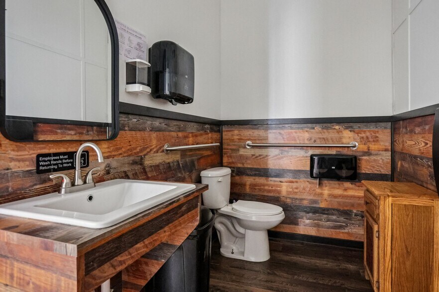 More Photos Of 206 W Spruce St, Gillespie Religious Facility For Sale