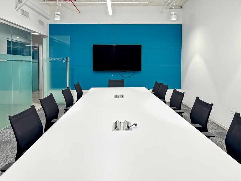 More Photos Of 1 N State St, Chicago Coworking Space