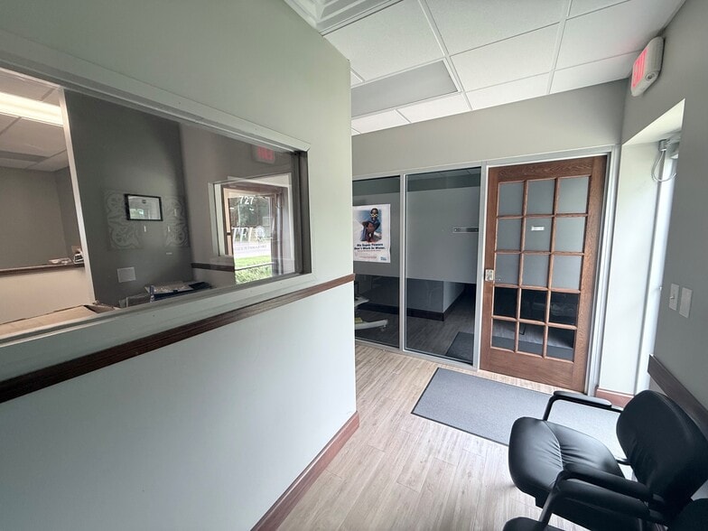 More Photos Of 727 S Juliette Ave, Manhattan Office For Lease