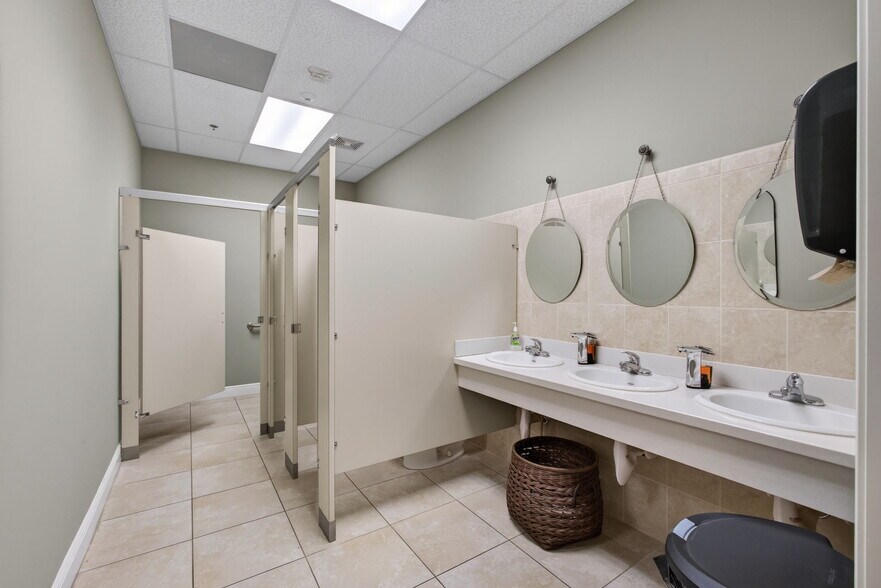 More Photos Of 2151 S Alternate A1A Hwy, Jupiter Medical For Sale
