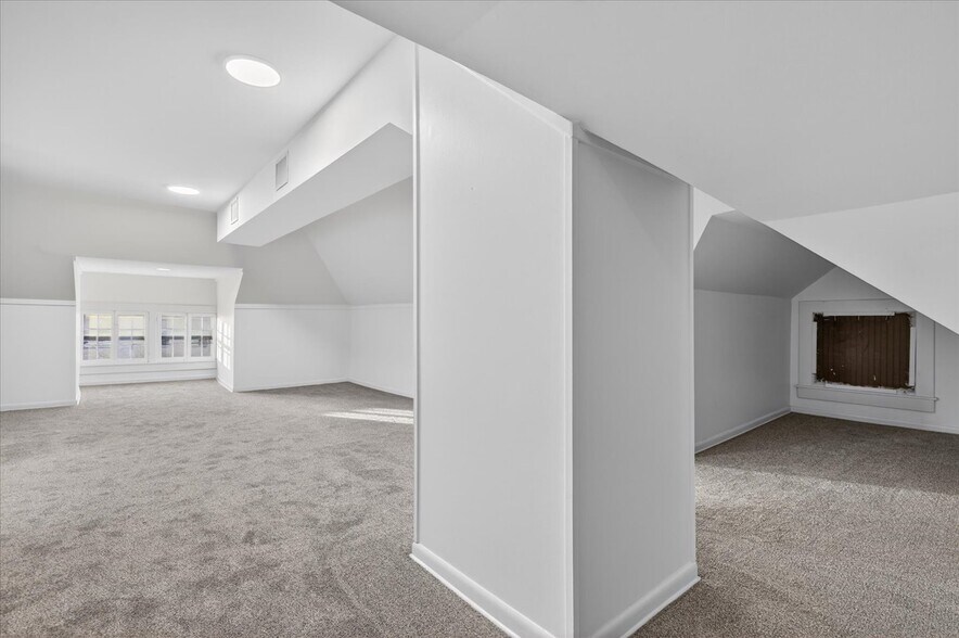 More Photos Of 822 S Johnstone Ave, Bartlesville Freestanding For Sale