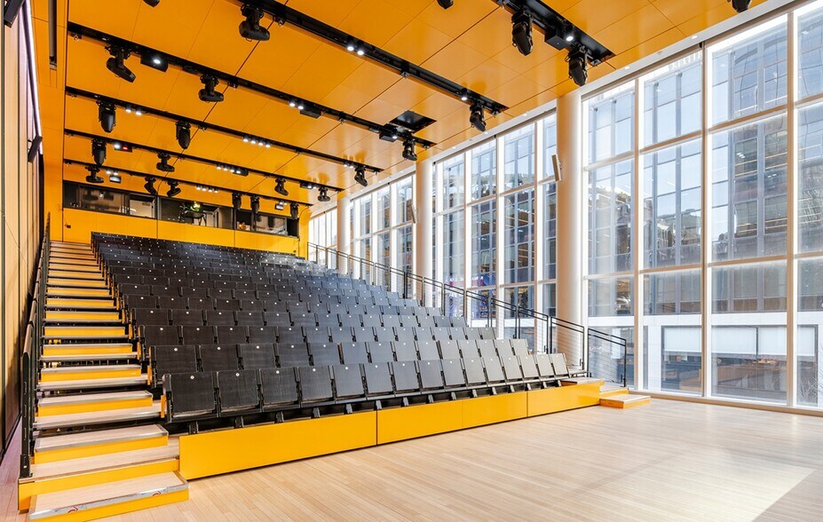 More Photos Of PENN 2, New York Office For Lease